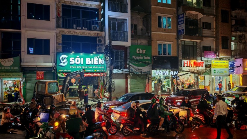 Người dân ngao ngán cảnh cận tết thi công đường Nguyễn Tuân