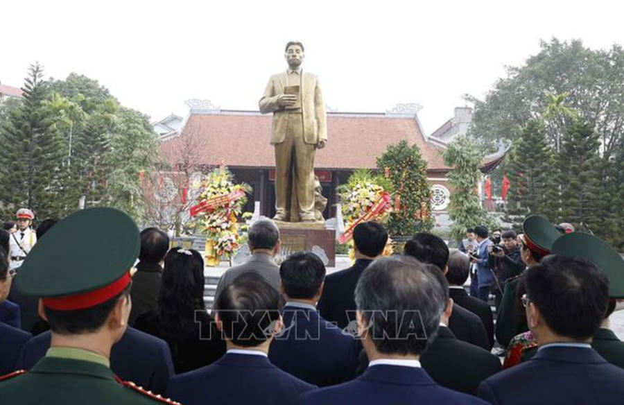 Tổng Bí thư Tô Lâm và đoàn công tác Trung ương dâng hoa, dâng hương và thăm Khu lưu niệm Tổng Bí thư Nguyễn Văn Cừ, tỉnh Bắc Ninh - Ảnh: TTXVN Tổng Bí thư Tô Lâm và đoàn công tác Trung ương dâng hoa, dâng hương và thăm Khu lưu niệm Tổng Bí thư Nguyễn Văn Cừ, tỉnh Bắc Ninh - Ảnh: TTXVN