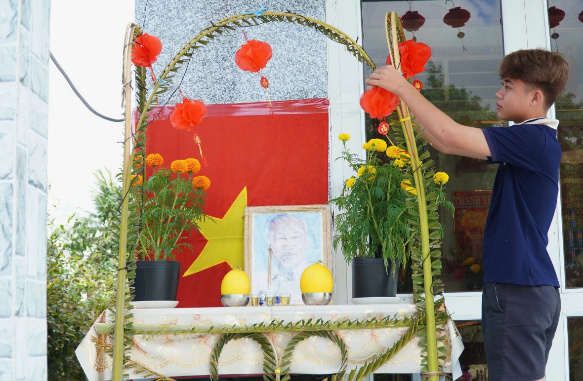 Bàn thờ Tổ quốc – Nét đẹp văn hóa thiêng liêng mỗi độ Tết đến Xuân về Bàn thờ Tổ quốc – Nét đẹp văn hóa thiêng liêng mỗi độ Tết đến Xuân về