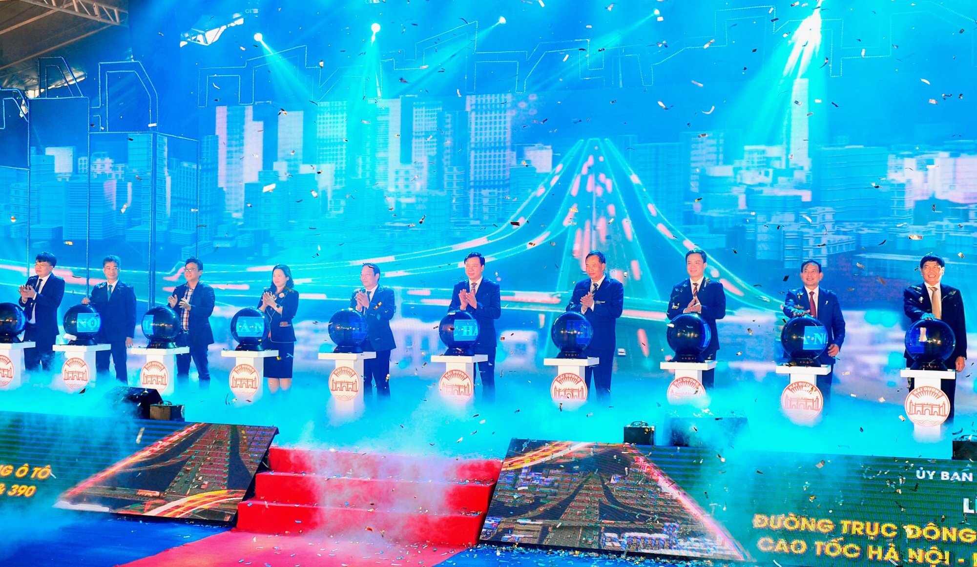 Lãnh đạo tỉnh Hải Dương và doanh nghiệp tài trợ nhấn nút khởi công các dự án