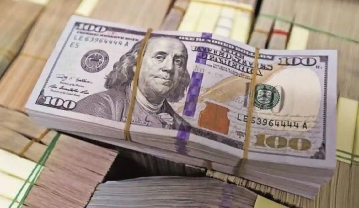 Tỷ giá USD hôm nay 26-1: Đồng USD tiếp đà tăng nhẹ, bitcoin phục hồi trở lại mốc 37.000 USD