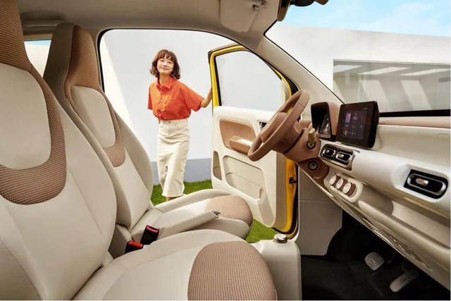 Ô tô điện rẻ nhất Việt Nam ra mắt bản nâng cấp sạc 1 lần chạy được 215 km/h, giá tương đương 160 triệu đồng - Ảnh 2