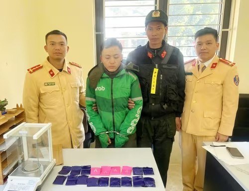 Cảnh sát giao thông Sơn La bắt quả tảng vụ vận chuyển 3.574 viên ma tuý tổng hợp