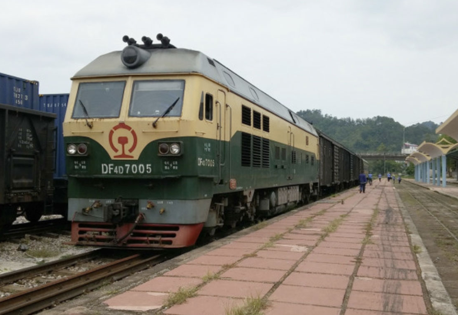 Tàu hàng liên vận quốc tế tại ga Đồng Đăng. Ảnh: HUY LỘC