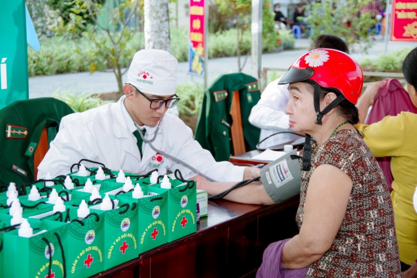 TP Cần Thơ: Mang mùa xuân ấm áp đến với bà con xã đảo Cù Lao Dung