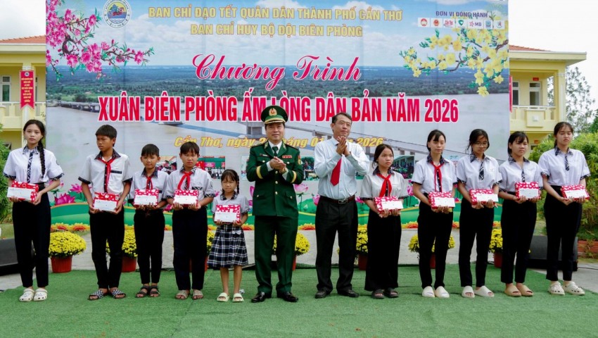 TP Cần Thơ: Mang mùa xuân ấm áp đến với bà con xã đảo Cù Lao Dung