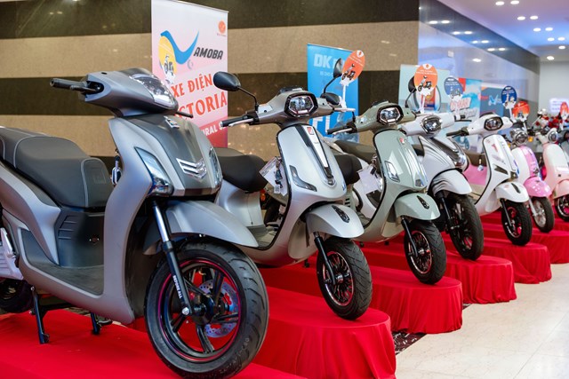 Một số d&ograve;ng xe m&aacute;y điện ti&ecirc;u biểu của c&aacute;c th&agrave;nh vi&ecirc;n VAMOBA trưng b&agrave;y trong khu&ocirc;n khổ sự kiện