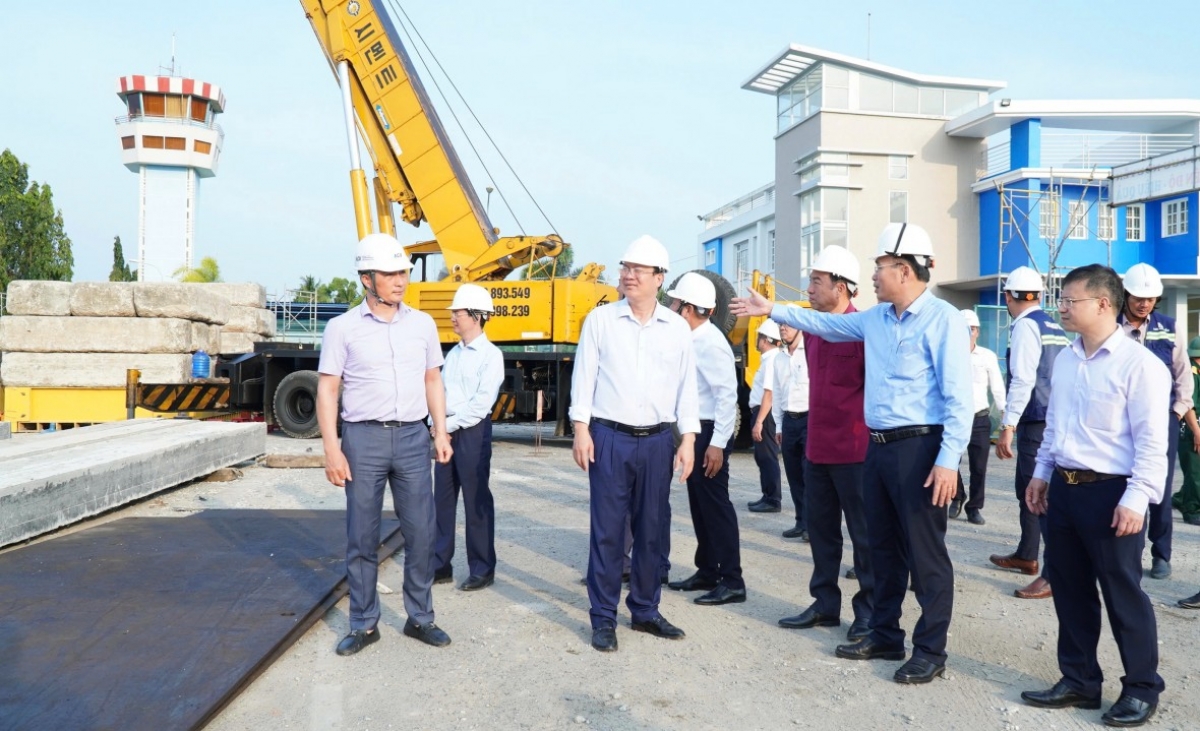 Bí thư Tỉnh ủy Cà Mau thăm, động viên lực lượng thi công công trình trọng điểm và làm việc với Công an tỉnh đầu Xuân