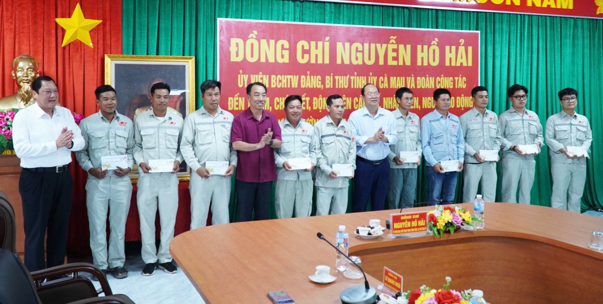 Bí thư Tỉnh ủy Cà Mau thăm, động viên lực lượng thi công công trình trọng điểm và làm việc với Công an tỉnh đầu Xuân