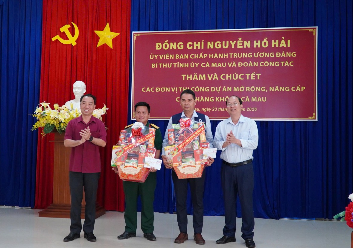 Bí thư Tỉnh ủy Cà Mau thăm, động viên lực lượng thi công công trình trọng điểm và làm việc với Công an tỉnh đầu Xuân