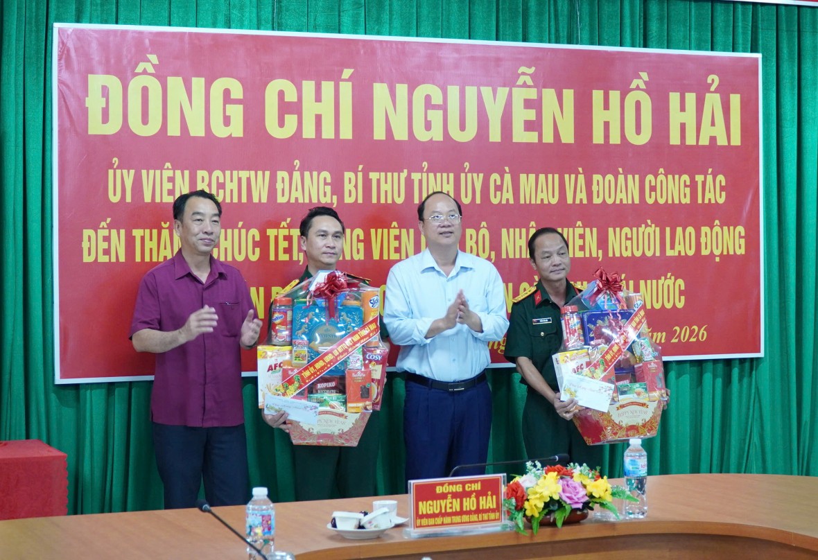 Bí thư Tỉnh ủy Cà Mau thăm, động viên lực lượng thi công công trình trọng điểm và làm việc với Công an tỉnh đầu Xuân