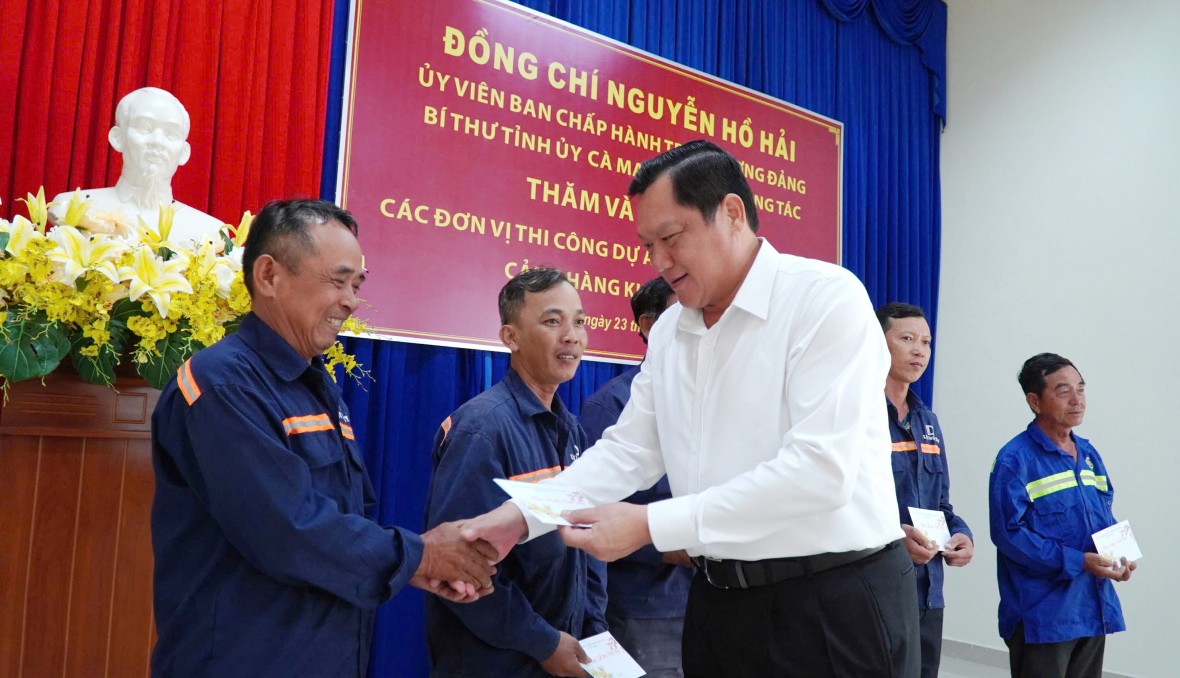 Bí thư Tỉnh ủy Cà Mau thăm, động viên lực lượng thi công công trình trọng điểm và làm việc với Công an tỉnh đầu Xuân