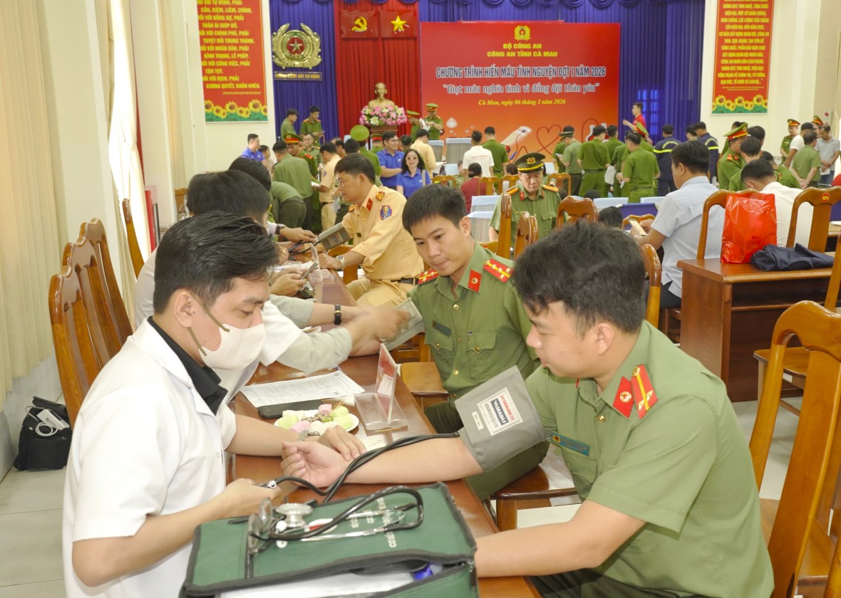 Tuổi trẻ Công an Cà Mau hiến máu tình nguyện, ra quân Tháng Thanh niên năm 2026