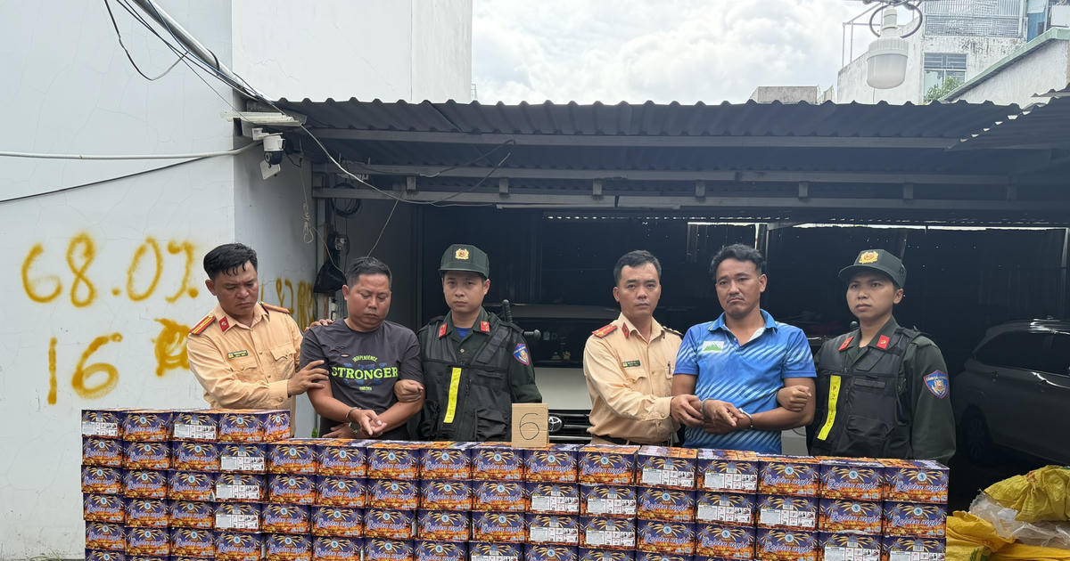 Bắt 4 người trong đường dây mua bán, tàng trữ hơn 621kg pháo nổ ở TPHCM