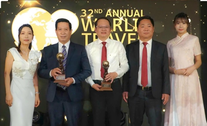 Lãnh đạo Vườn quốc gia Phong Nha -Kẻ Bàng nhận giải thưởng Du lịch Thế giới năm 2025.