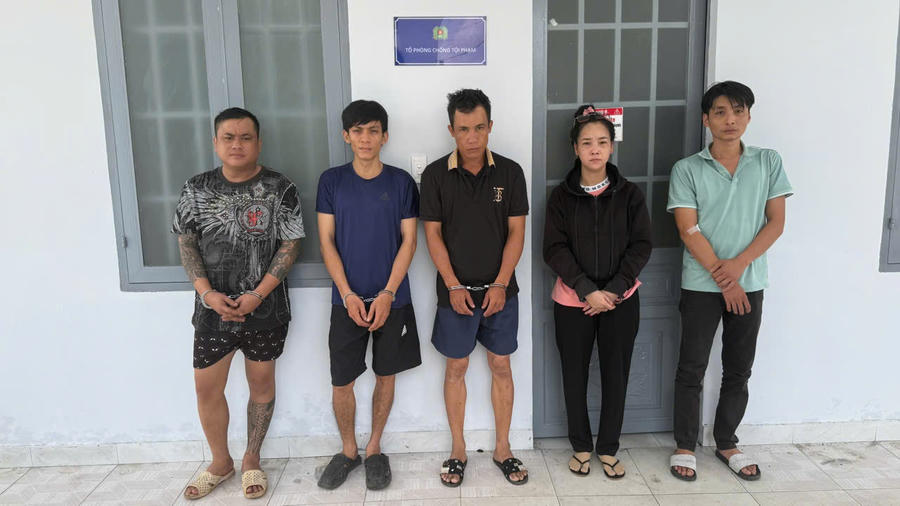 Các đối tượng bị tạm giữ.