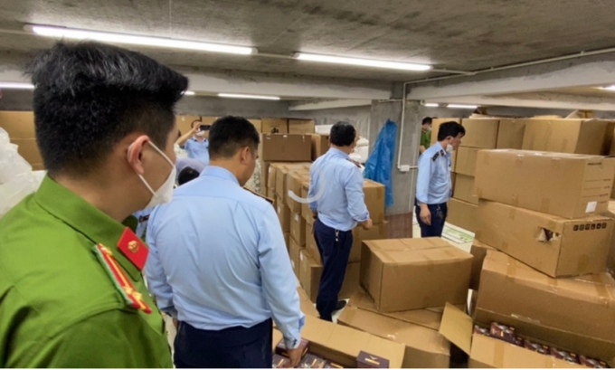 Lực lượng chức năng kiểm tra cơ sở sản xuất 