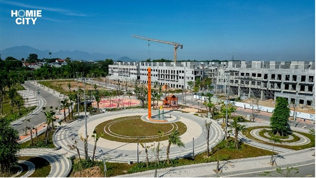 C&ocirc;ng vi&ecirc;n ven suối v&agrave; s&acirc;n thể thao, khu vui chơi ngo&agrave;i trời tại Homie City