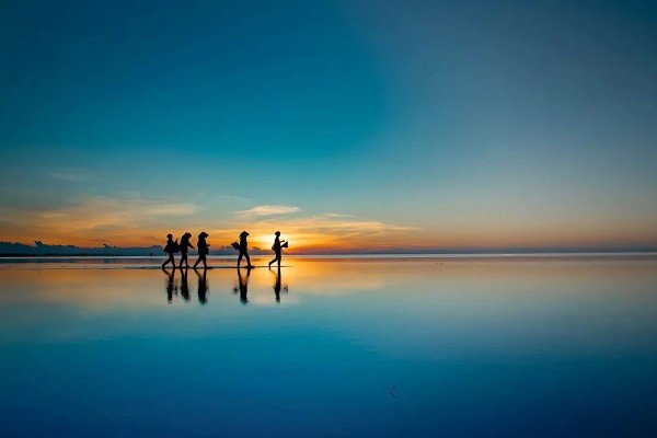 Du xuân trên miền biển vô cực … Du xuân trên miền biển vô cực …