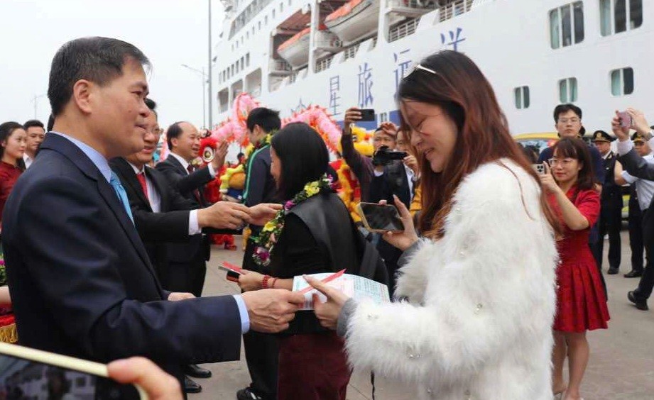 Quảng Ninh đón 380.000 khách sau 5 ngày Tết, thu hơn 1.000 tỷ đồng Quảng Ninh đón 380.000 khách sau 5 ngày Tết, thu hơn 1.000 tỷ đồng