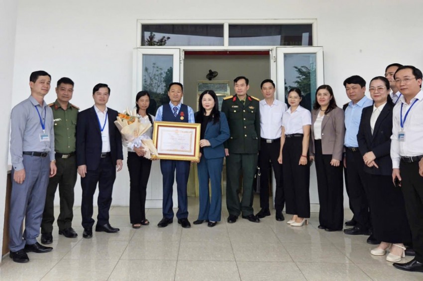 Tặng thưởng Huân chương Dũng cảm cho người đàn ông cứu sống 6 người trên hồ Thác Bà