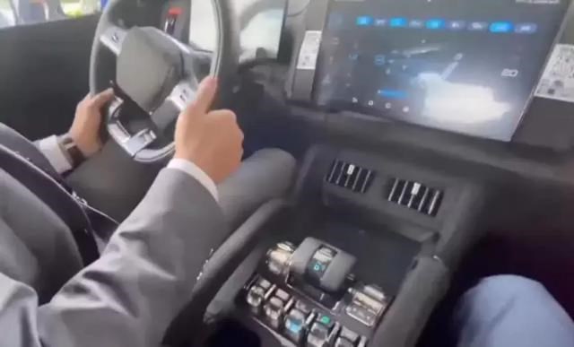 Nội thất tr&ecirc;n xe thử nghiệm. Ảnh: Baidu IT Home &nbsp;