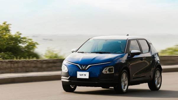 VF 5 được nhiều kh&aacute;ch h&agrave;ng trẻ nhanh tay &ldquo;chốt đơn&rdquo; sau khi VinFast c&ocirc;ng bố&nbsp;ch&iacute;nh s&aacute;ch mới. &nbsp;