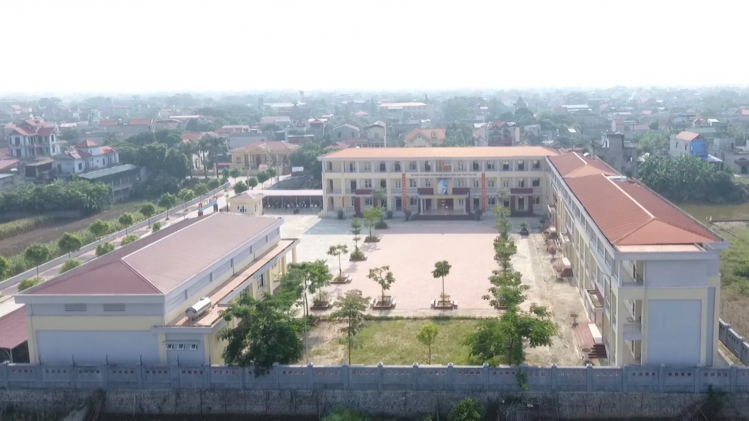 Trường học được xây dựng khang trang