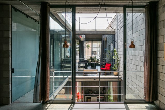 Khu vực ngủ nghỉ được chuyển l&ecirc;n tầng 2, đảm bảo sự ri&ecirc;ng tư.