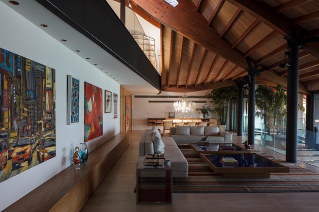 Theo đội kiến trúc sư, kết cấu của công trình đã được cân nhắc kỹ lưỡng để hài hòa về cả thẩm mỹ, kỹ thuật, độ vững chắc trong điều kiện nhiều luồng gió khác nhau, góc mặt trời và nhiệt độ thay đổi liên tục trong ngày. 