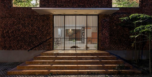 Khi ranh giới giữa b&ecirc;n trong v&agrave; b&ecirc;n ngo&agrave;i bị x&oacute;a nh&ograve;a, mọi người sống trong nh&agrave; Wall House cảm thấy gần gũi với thi&ecirc;n nhi&ecirc;n v&agrave; y&ecirc;u hơn mảnh đất n&agrave;y.