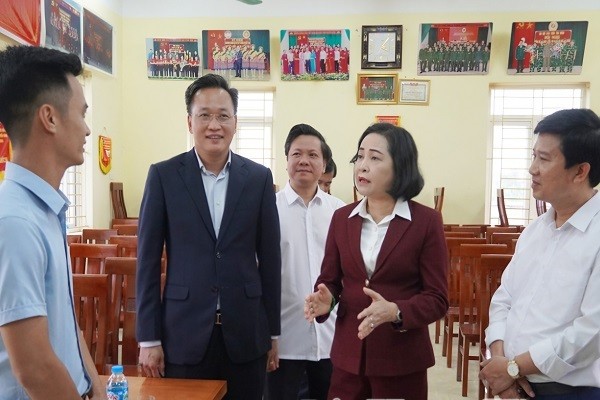 Phó Chủ tịch Quốc hội Nguyễn Thị Thanh kiểm tra công tác bầu cử tại Hưng Yên Phó Chủ tịch Quốc hội Nguyễn Thị Thanh kiểm tra công tác bầu cử tại Hưng Yên