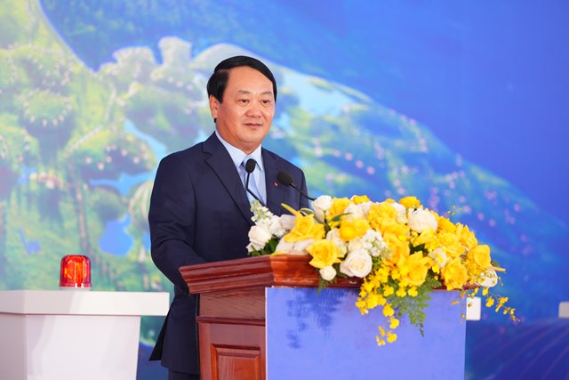 Đồng ch&iacute; Hầu A Lềnh - Ủy vi&ecirc;n Ban Chấp h&agrave;nh Trung ương Đảng, B&iacute; thư Tỉnh ủy, Trưởng Ban Chỉ đạo về ph&aacute;t triển kinh tế tư nh&acirc;n tỉnh Tuy&ecirc;n Quang ph&aacute;t biểu tại buổi lễ.