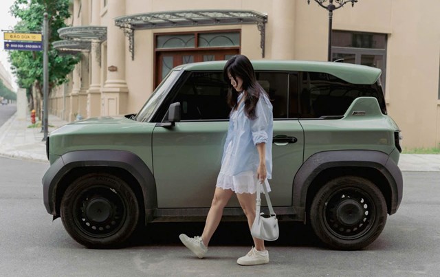 Chị L&yacute; B&iacute;ch Phương (H&agrave; Nội) lựa chọn VF 3 v&igrave; thiết kế xinh xắn, m&agrave;u sắc trẻ trung. &nbsp;