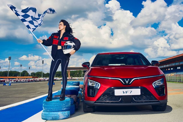 VinFast VF 7 thắng lớn tại Car Awards 2024: Bỏ xa đối thủ với 3 ưu điểm chiếm trọn cảm tình người dùng - Ảnh 1
