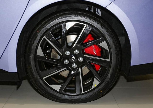 Thị trường &ocirc; t&ocirc; ng&agrave;y nay kh&ocirc;ng c&ograve;n chỗ cho những h&atilde;ng xe chỉ biết 