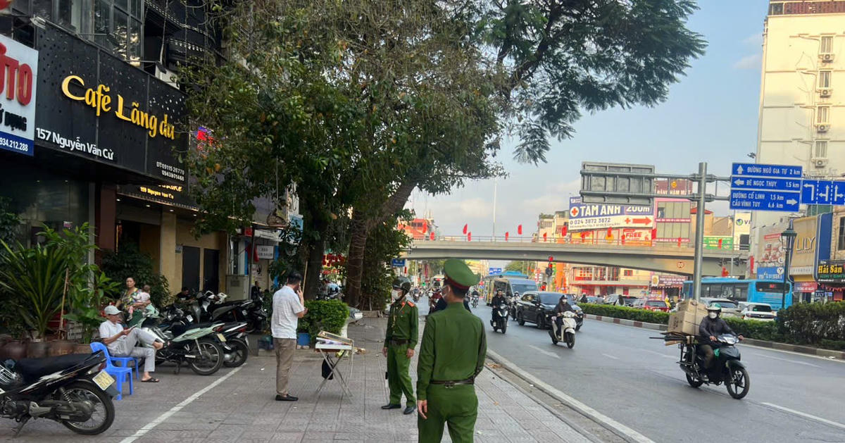 Công an phường Bồ Đề siết chặt trật tự đô thị, hướng tới môi trường “Sáng - Xanh - Sạch - Đẹp”