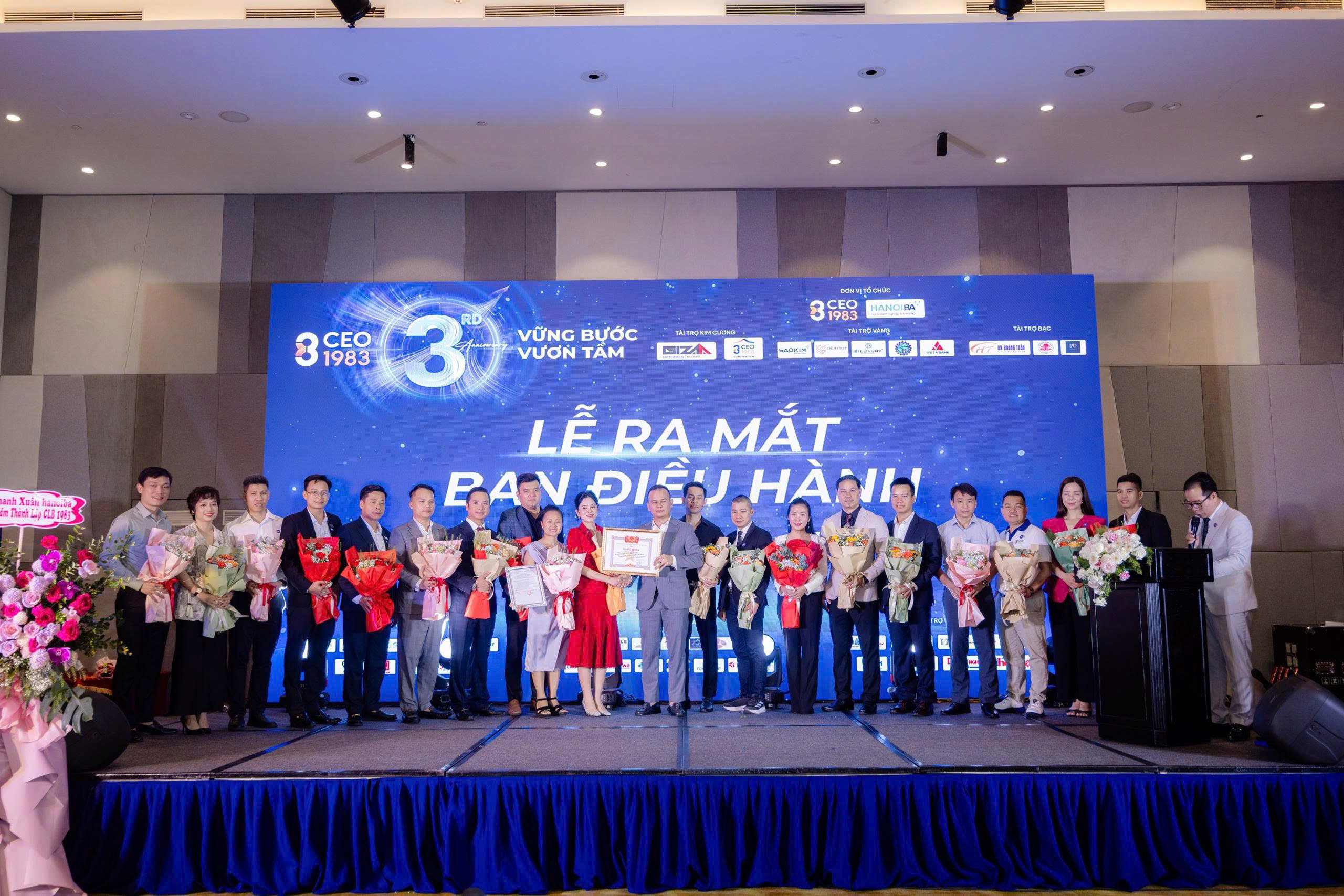 Ban Điều h&agrave;nh mới ra mắt CLB.