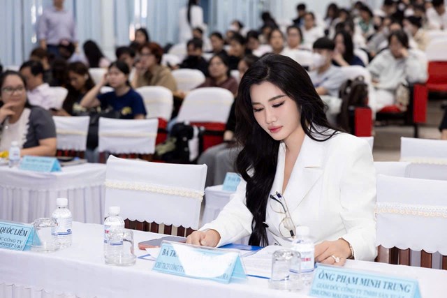 B&agrave; Trần Thị Tr&uacute;c Phương &ndash; Chủ tịch C&ocirc;ng ty CP Tập đo&agrave;n VELORA