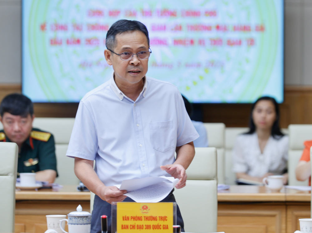 Thủ tướng nêu rõ, chống buôn lậu, gian lận thương mại, hàng giả... là công việc quan trọng của cả hệ thống chính trị, cấp ủy, chính quyền phải vào cuộc, huy động sự vào cuộc của nhân dân; là nhiệm vụ mang tính lâu dài, phải làm thường xuyên, toàn diện, không ngừng nghỉ - Ảnh: VGP/Nhật Bắc