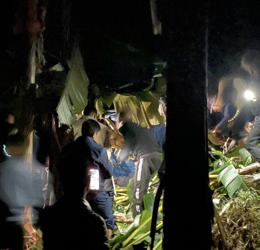 Tuyên Quang: Xe tải rơi xuống vực sâu 30 mét, 2 người thương vong Tuyên Quang: Xe tải rơi xuống vực sâu 30 mét, 2 người thương vong