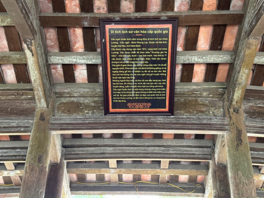 Cầu ngói dáng rồng trên 500 tuổi hút khách đến checkin dịp Tết Bính Ngọ Cầu ngói dáng rồng trên 500 tuổi hút khách đến checkin dịp Tết Bính Ngọ