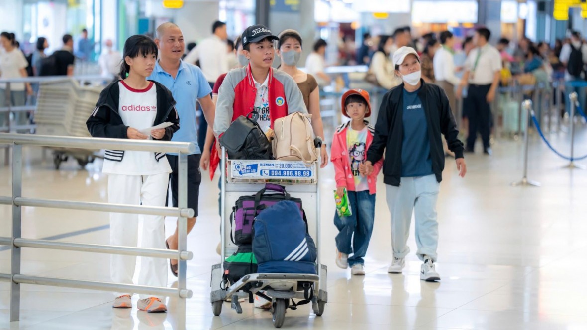 đảm bảo trật tự, an toàn giao thông hàng không dịp Tết Dương lịch, Tết Nguyên đán và mùa Lễ hội xuân Bính Ngọ.