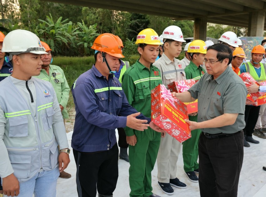 Thủ tướng yêu cầu thông xe toàn tuyến cao tốc Châu Đốc - Cần Thơ - Sóc Trăng vào ngày 30/6/2026 Thủ tướng yêu cầu thông xe toàn tuyến cao tốc Châu Đốc - Cần Thơ - Sóc Trăng vào ngày 30/6/2026