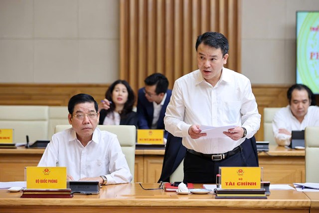 Thứ trưởng Bộ T&agrave;i Ch&iacute;nh Trần Quốc Phương: &ldquo;Ước chung 10 th&aacute;ng đầu năm 2025, tổng vốn bổ sung v&agrave;o nền kinh tế ước đạt hơn 5,1 triệu tỷ đồng, tăng gần 99% so với c&ugrave;ng kỳ năm 2024&rdquo; - Ảnh: VGP/Nhật Bắc