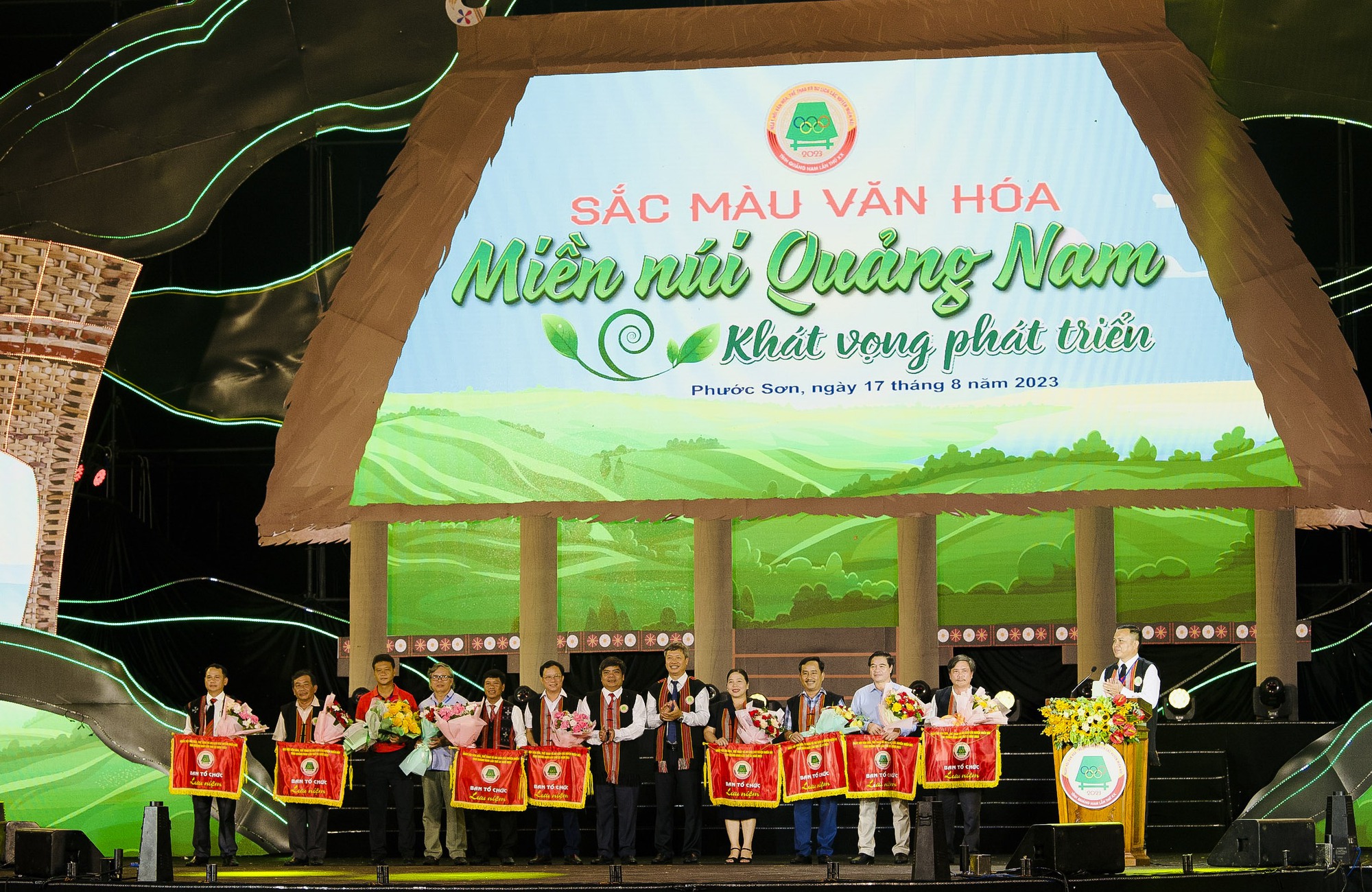 Khai mạc Ngày hội Văn hóa Thể thao và Du lịch các huyện miền núi Quảng Nam lần thứ XX - Ảnh 1. Khai mạc Ngày hội Văn hóa Thể thao và Du lịch các huyện miền núi Quảng Nam lần thứ XX - Ảnh 1.