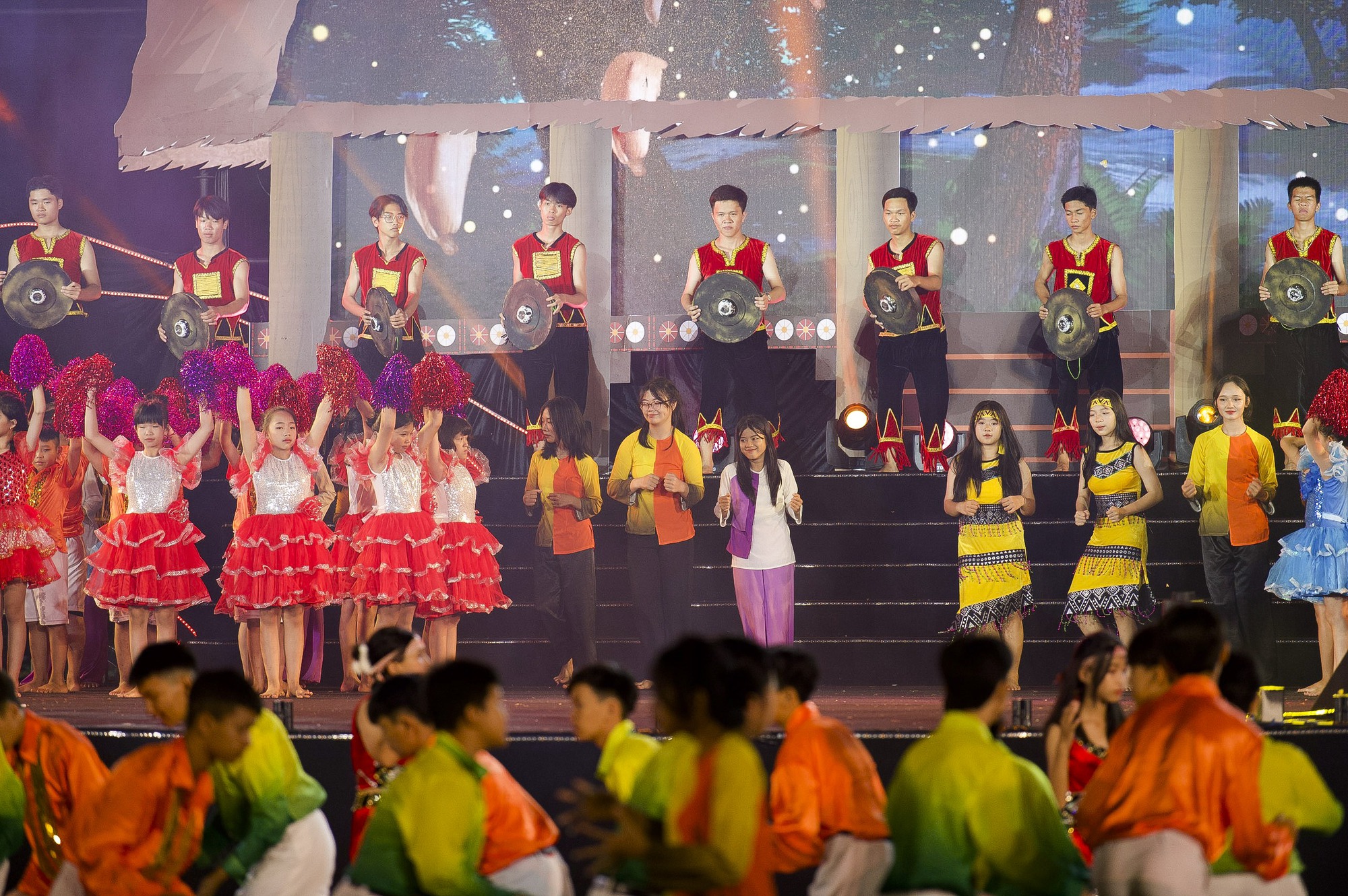 Khai mạc Ngày hội Văn hóa Thể thao và Du lịch các huyện miền núi Quảng Nam lần thứ XX - Ảnh 6. Khai mạc Ngày hội Văn hóa Thể thao và Du lịch các huyện miền núi Quảng Nam lần thứ XX - Ảnh 6.