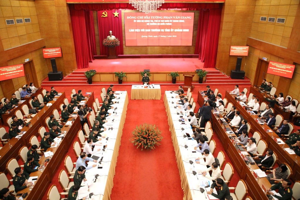 Bộ trưởng Quốc phòng làm việc với Quảng Ninh về nhiệm vụ quốc phòng