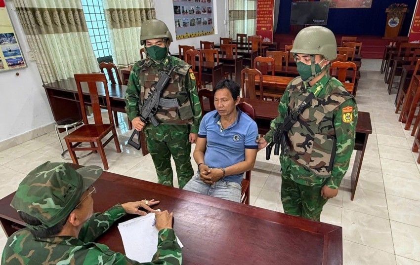 ĐBP Cửa khẩu Quốc tế Mộc Bài phát hiện, bắt giữ đối tượng trong 02 vụ nhập cảnh trái phép ĐBP Cửa khẩu Quốc tế Mộc Bài phát hiện, bắt giữ đối tượng trong 02 vụ nhập cảnh trái phép