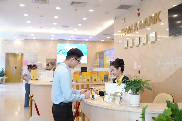 KH giao dịch tại Nam A Bank.